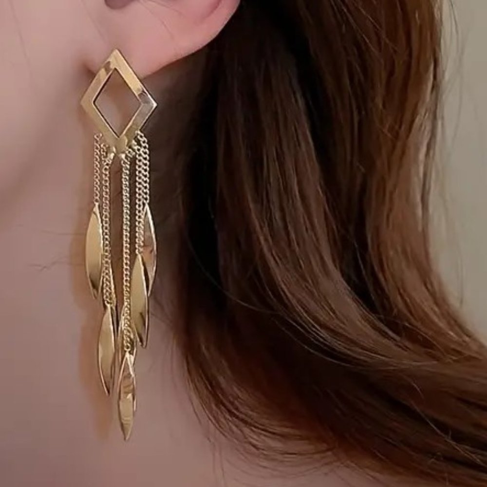 NWT Art Deco Tassel Post Earrings 18k gold plate